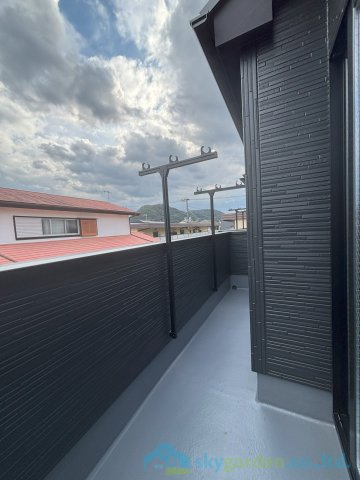 平塚市中里5期　新築戸建　全2棟2号棟のバルコニー