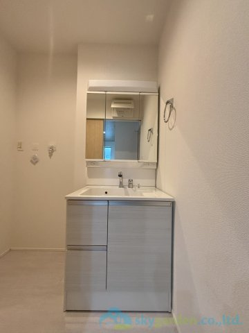 平塚市中里5期　新築戸建　全2棟2号棟の独立洗面台