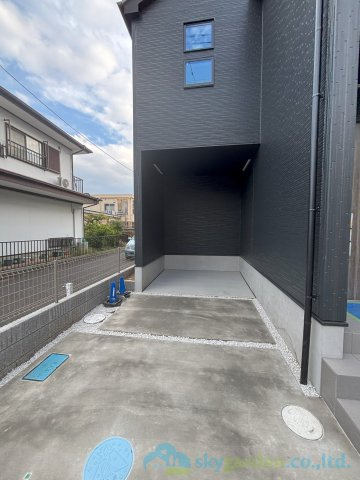 平塚市中里5期　新築戸建　全2棟2号棟の駐車場