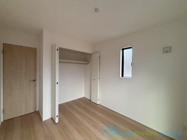 平塚市中里5期　新築戸建　全2棟2号棟の洋室