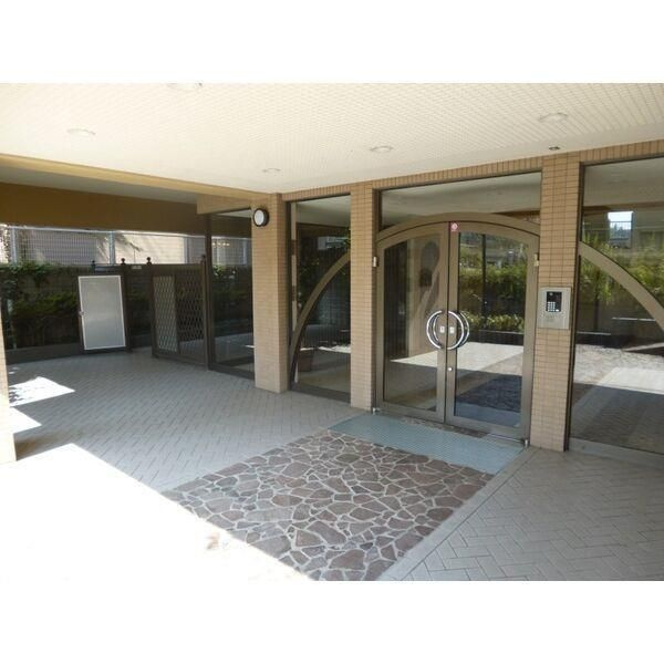 メゾン三田赤坂のエントランス