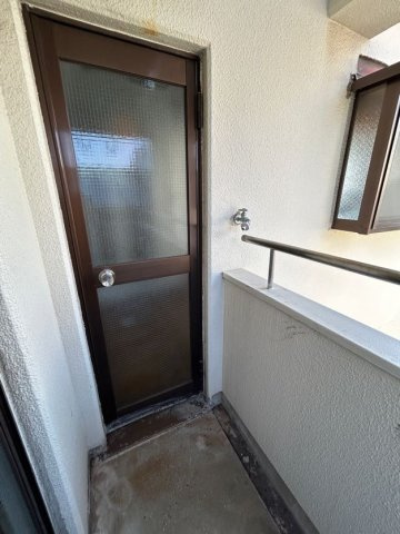 ハイツ輝のその他|開放的で明るい空間を演出してくれるバルコニーです