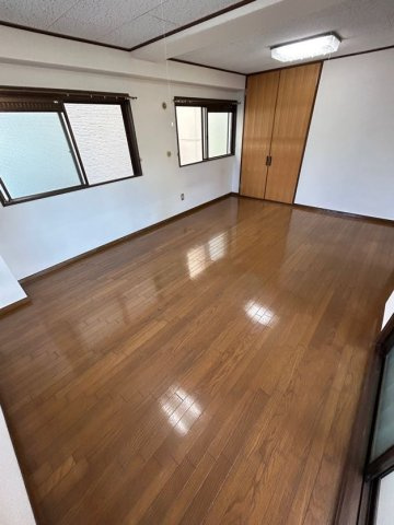 ハイツ輝の寝室|ゆったりとしたリビングです