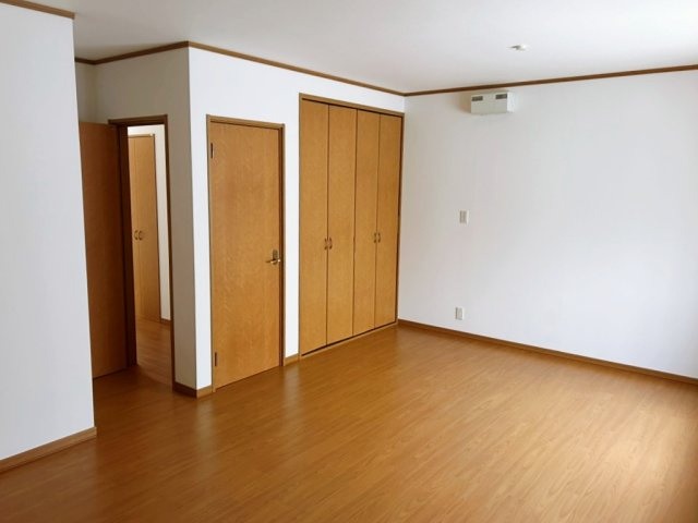 和泉市池田下町　中古建ての洋室