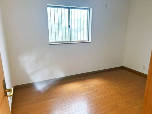 和泉市池田下町　中古建ての洋室