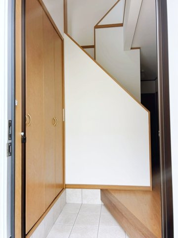和泉市池田下町　中古建ての玄関
