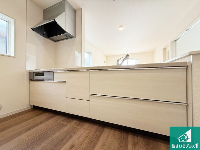 泉南郡熊取町野田　新築一戸建ての前面道路含む現地写真|周辺は落ち着いた街並みの住宅地！子育てがしやすい住環境です！まだ未完成ですが、現地でしかわからない事もございます。是非一度ご覧ください。