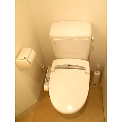 W.O.B　SHINMACHIのトイレ|明るい色調の室内です