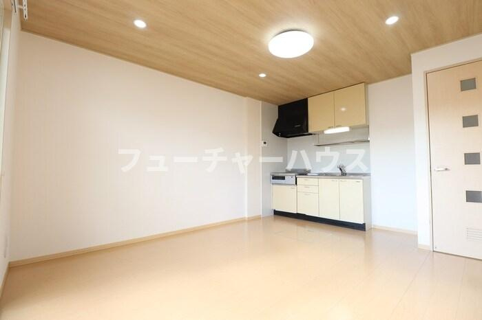 ＲＯＹＡＬ　ＧＡＲＤＥＮ　ＣＡＳＡＨＡＲＡ　Ｇの居間・リビング