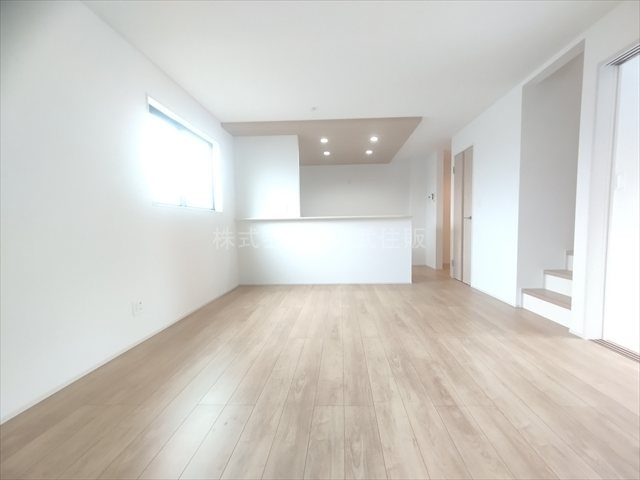 【居間・リビング】 | 川越市宮元町4期　全10棟　9号棟 | 開放感があり日当たり良好です