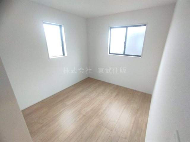 【子供部屋】 | 川越市宮元町4期　全10棟　9号棟 | 洋室5.25帖北西側、お子さんのためのお部屋にいかがでしょうか