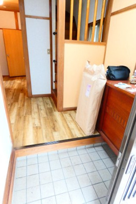 【玄関】 | 草花戸建て | 戸建ならでの広々した玄関
