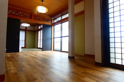 【居間・リビング】 | 草花戸建て | 9.6帖LDK
