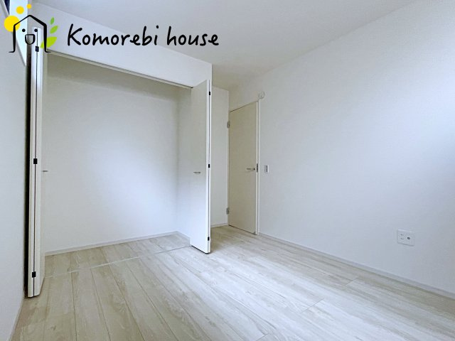桶川市末広　1期　新築一戸建て　ずっとプラス　01の収納|収納付きでゆとりのある空間。寝室としても、子ども部屋としても使え、衣類やおもちゃもスッキリ片付く快適な部屋。