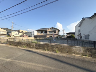 【前面道路含む現地写真】 | 現況更地につき、引き渡し後すぐに建築が始められます♪