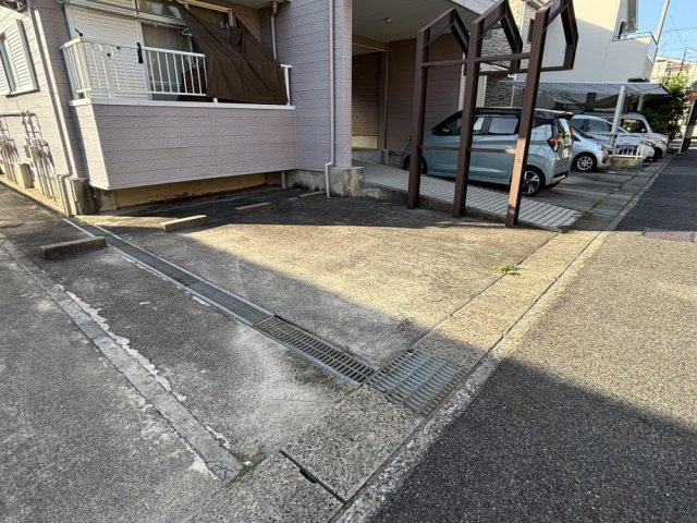 マイルストーンの駐車場