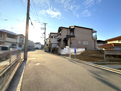 【前面道路含む現地写真】 | 【プレイワーク土師町5丁】土師小・道路幅6ｍ・新築建売・4LDK・車2台 | 前面道路含む現地写真です