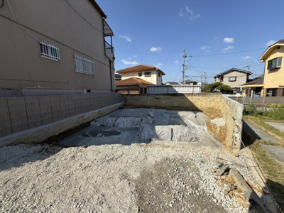 【前面道路含む現地写真】 | 【プレイワーク土師町5丁】土師小・道路幅6ｍ・新築建売・4LDK・車2台 | 前面道路含む現地写真です