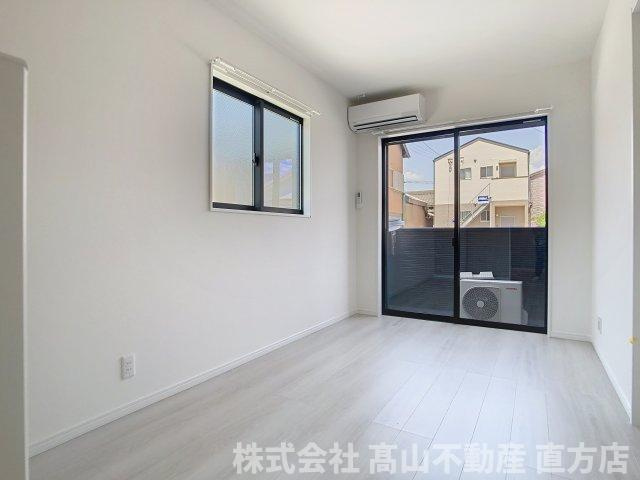 直方市神正町のアパートの居間・リビング