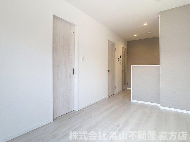 直方市神正町のアパートの居間・リビング