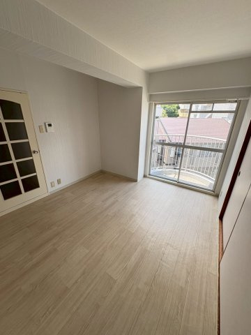 惣町サンハイツの居間・リビング|ゆったりとした居間です