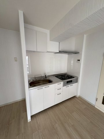 惣町サンハイツのキッチン|コンパクトなキッチンで掃除もラクラク