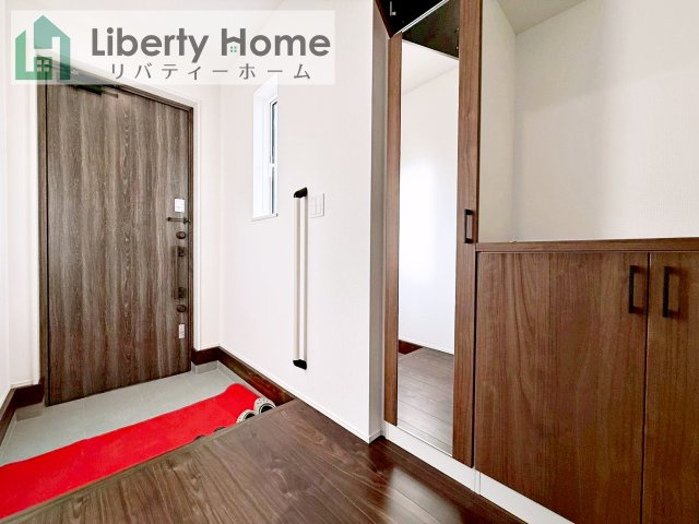 取手市青柳24-1期　新築戸建　2号棟の玄関