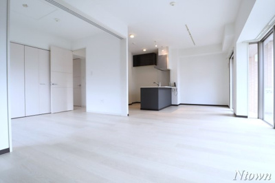 【居間・リビング】 | 茶屋ヶ坂ライズ | ゆったりとした居間です