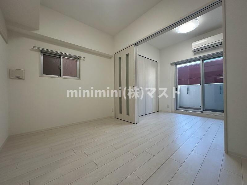 プライマル南森町パークビューの居間・リビング