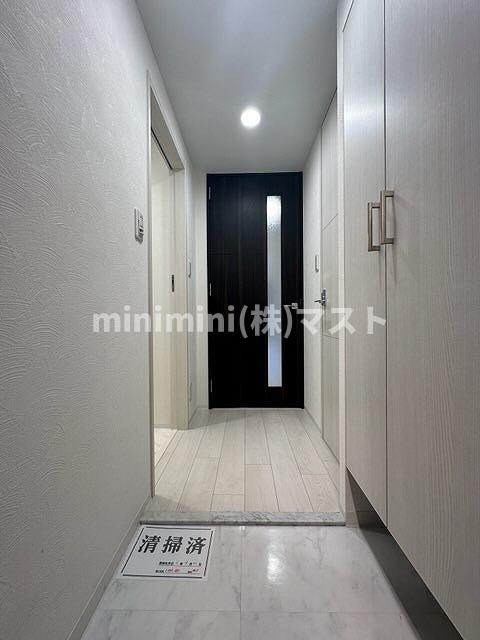 プライマル南森町パークビューの玄関