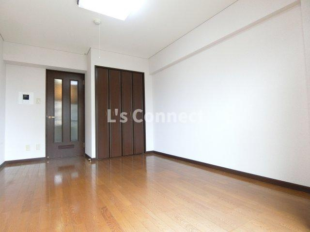 【居間・リビング】 | ウエスト7泉 | ８帖の洋室です。