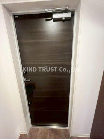 ゼック梅田ノースの玄関|明るい玄関です