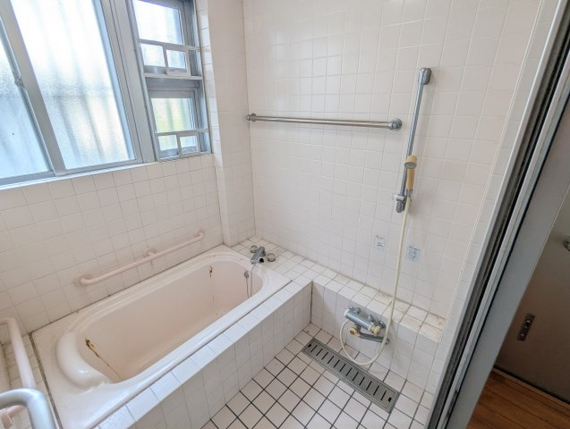 首里石嶺町中古戸建ての浴室