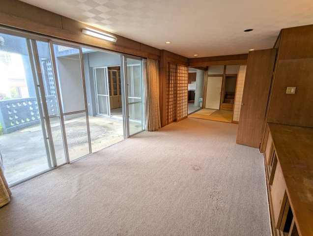 首里石嶺町中古戸建ての洋室