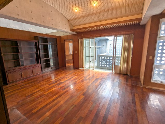 首里石嶺町中古戸建ての居間・リビング|2Fリビング