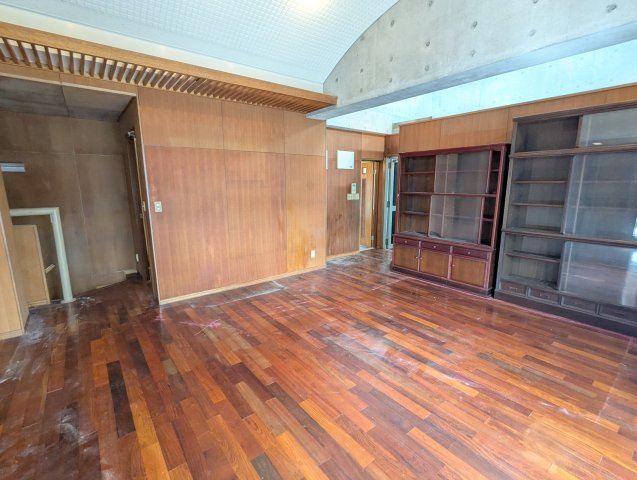 首里石嶺町中古戸建ての居間・リビング|2Fリビング