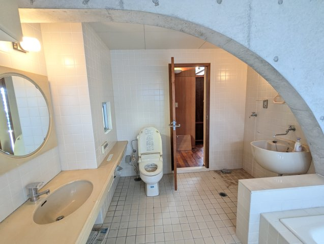 首里石嶺町中古戸建てのトイレ|2Fトイレ