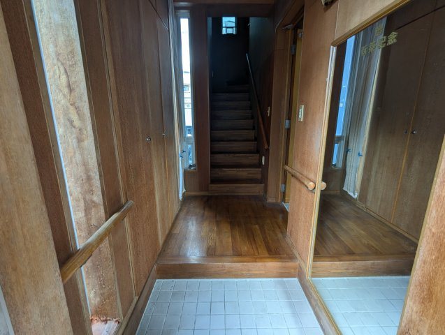首里石嶺町中古戸建ての玄関