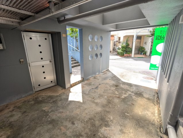 首里石嶺町中古戸建ての駐車場