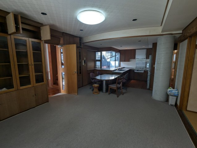 首里石嶺町中古戸建ての居間・リビング