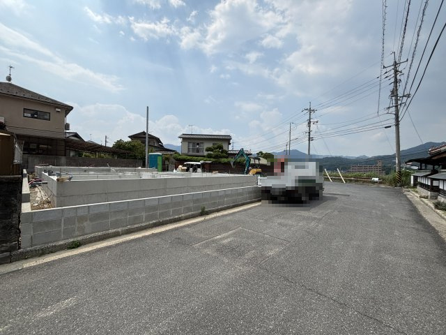 新築戸建　伴東8丁目（1号棟／2号棟）の前面道路含む現地写真