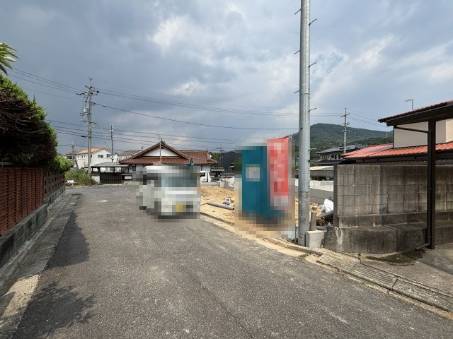 新築戸建　伴東8丁目（1号棟／2号棟）の前面道路含む現地写真