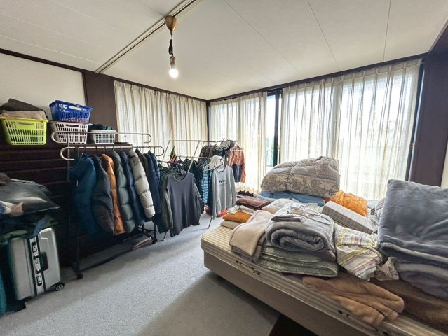 北今泉戸建ての洋室