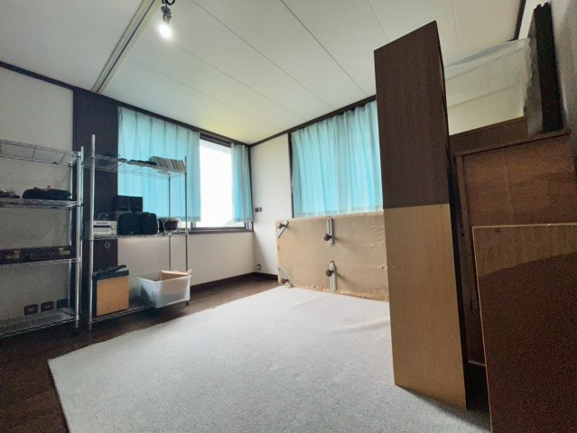 北今泉戸建ての洋室