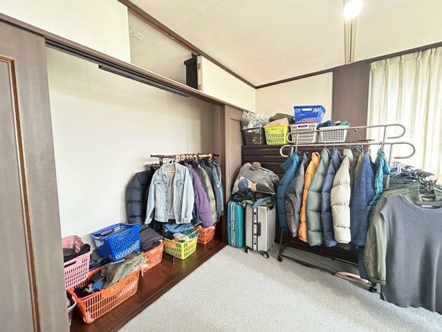 北今泉戸建ての洋室