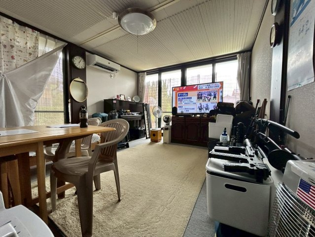 北今泉戸建ての居間・リビング