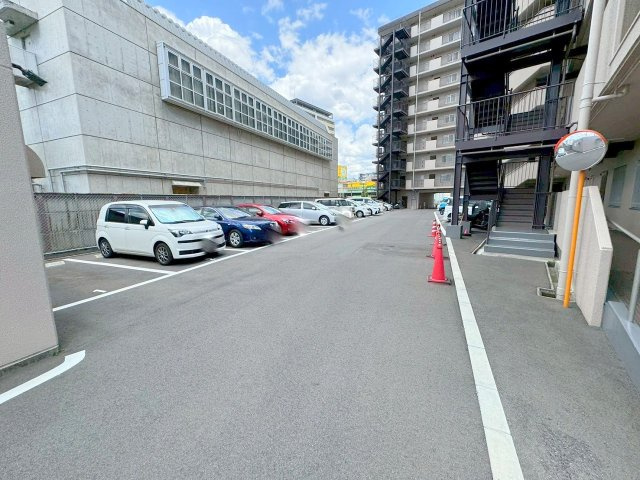 レック淀川の駐車場