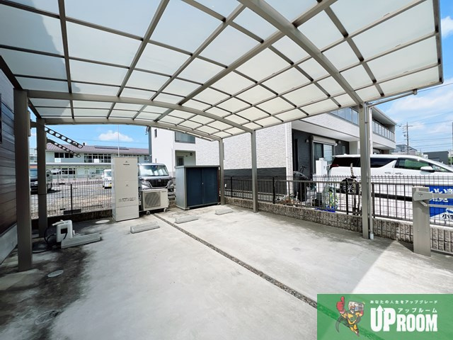 文津平屋の駐車場