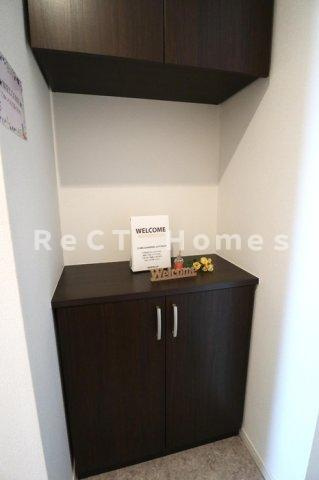 ルミナスコート安田の玄関