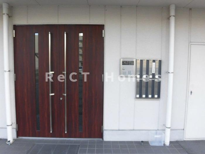 ルミナスコート安田のエントランス